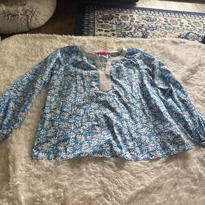 Lilly Pulitzer Camryn Tunic in Lunar Blue Palm Beach Petals 100% Cotton